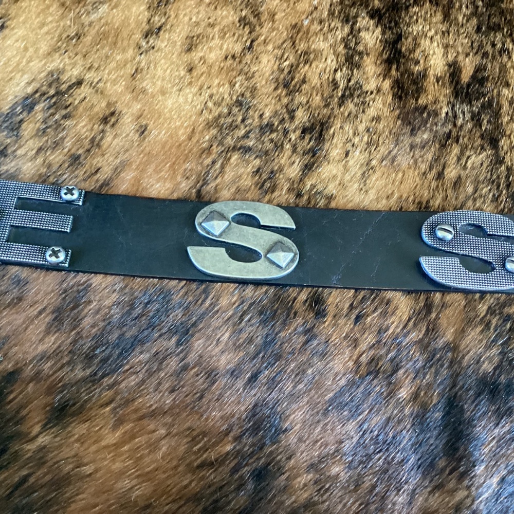 Vintage Old School Guess Black Leather Big Letter Belt - Picture 3 of 9